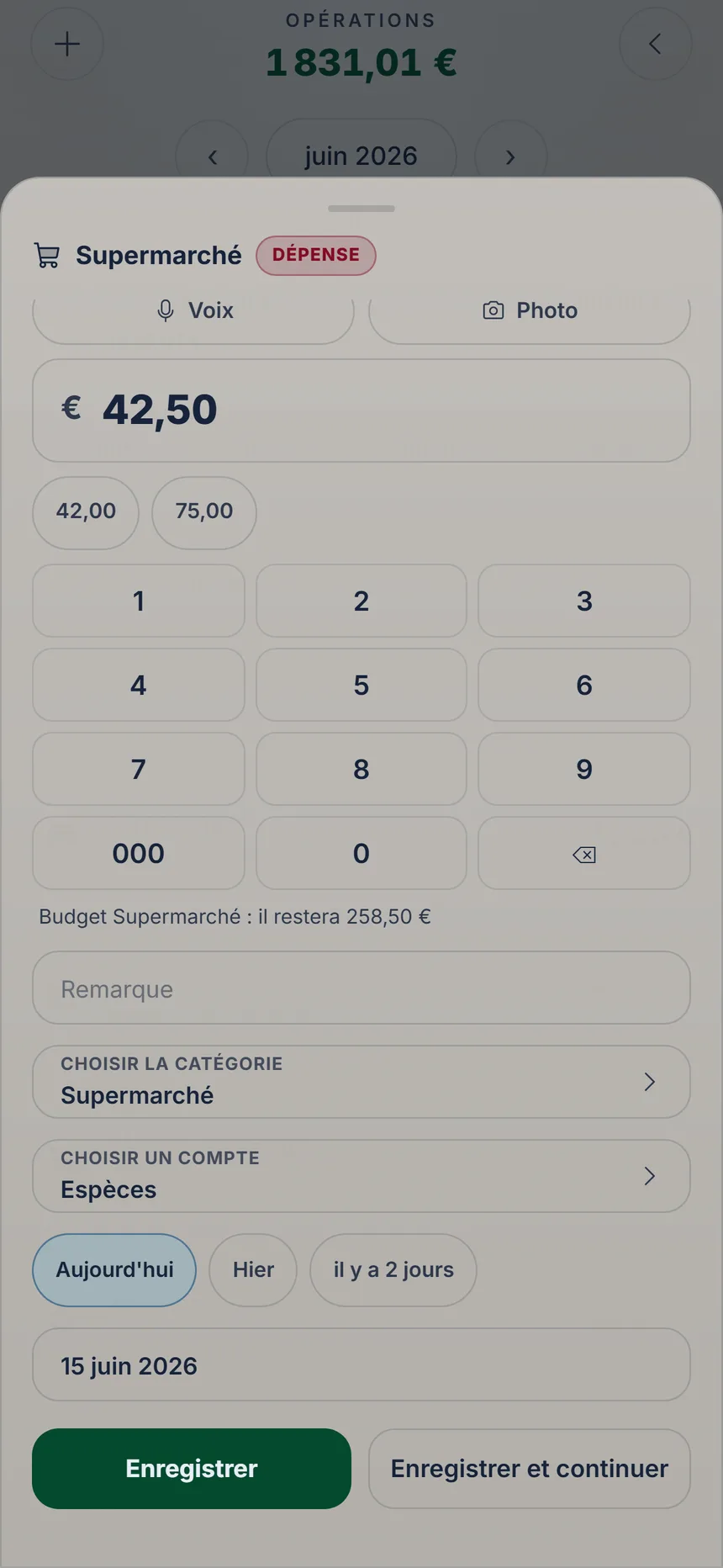 Formulaire complet d'une dépense avec catégorie, compte, jour et les boutons Enregistrer et Enregistrer et continuer